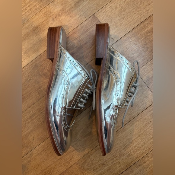 Banana Republic women’s silver slip on loafers size 9 - Picture 4 of 7